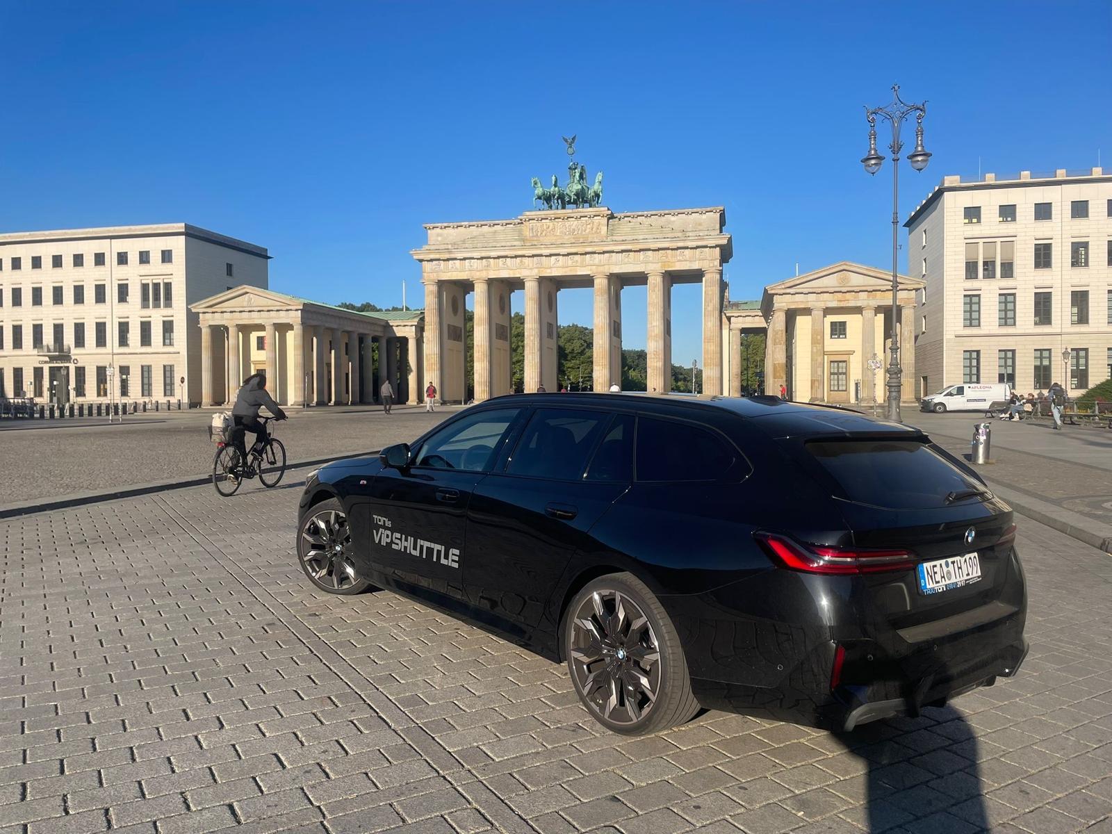 Taxi Toni VIP Shuttle unterwegs
